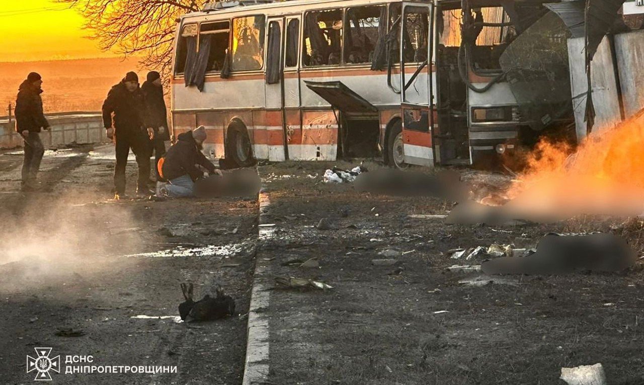 Autobuz cu mineri, lovit de dronă rusească în Dnipropetrovsk