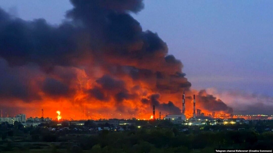 Incendiu la rafinăriile ruse după atacurile ucrainene