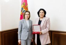Sandu i-a înmânat fostei președinte a Georgiei, Salome Zurabișvili, Ordinul Republicii / presedinte.md