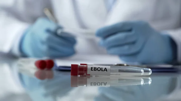 OMS analizează utilizarea vaccinurilor experimentale împotriva Ebola/depositphotos