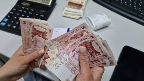 Autoritățile Moldovei renunță la o parte din reforma fiscală după valul de critici / depositphotos