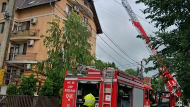 Un incendiu provocat de fulger a izbucnit într-un bloc din Chișinău: 15 persoane au fost evacuate/omniapres.md