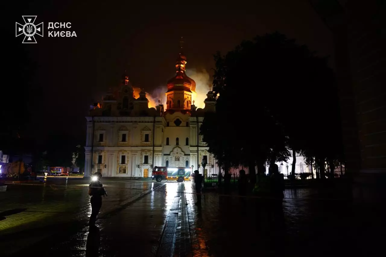 Lavra învăluită în fum: atacul masiv asupra Ucrainei a provocat victime și a afectat un obiectiv UNESCO / kyiv.dsns.gov.ua
