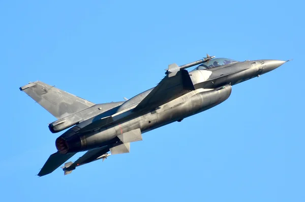 Румынские F-16 меняют правила: российские беспилотники больше не остаются без ответа / depositphotos