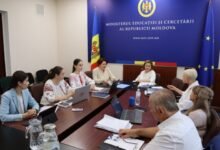 În școlile din Moldova va fi interzisă discriminarea elevilor în funcție de contribuțiile financiare ale părinților, iar protecția celor care depun plângeri va fi consolidată / mec.gov.md