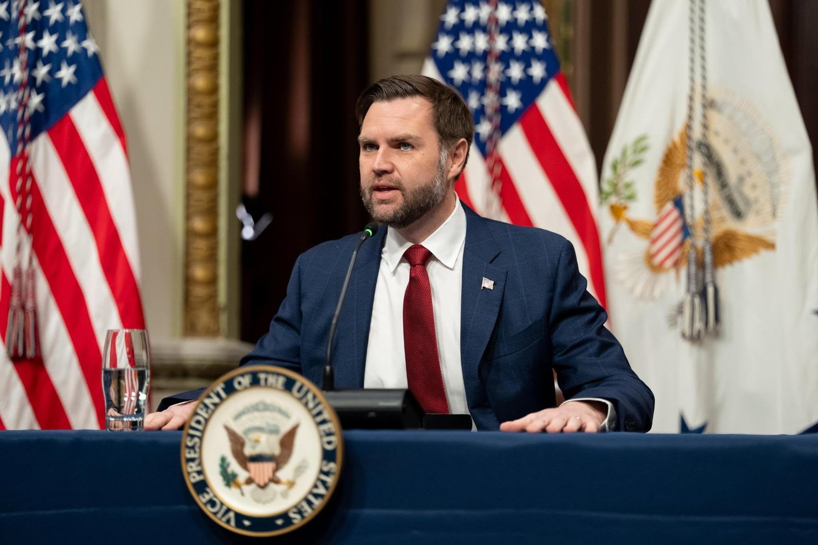 США и Иран приблизились к договоренностям по Ормузскому проливу / facebook.com / VicePresident