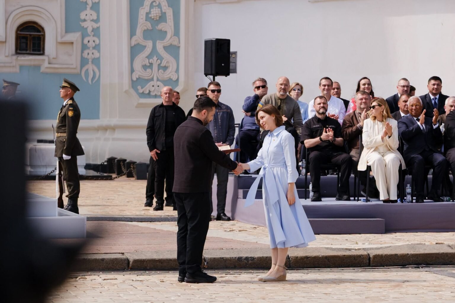 Președinta Maia Sandu, decorată de Vladimir Zelenski cu Ordinul „Cneaghina Olga”/presedinte.md