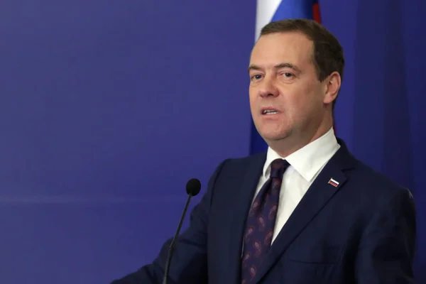 Medvedev i-a numit „idioți” pe tinerii ruși care se opun autorităților / depositphotos