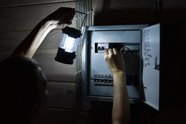 Tofilat avertizează asupra unor posibile deconectări de energie electrică în Moldova din cauza opririi centralei nucleare din România / depositphotos