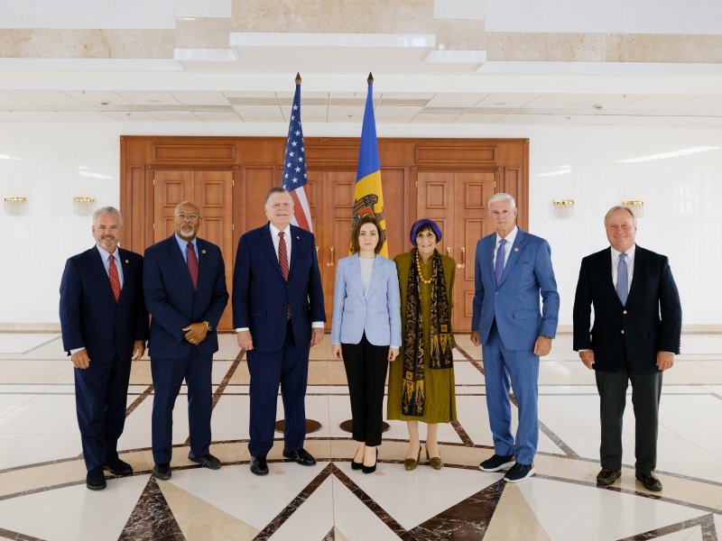 Sandu s-a întâlnit cu o delegație bipartizană a Congresului SUA: au fost discutate securitatea și parcursul european al Moldovei / presedinte.md
