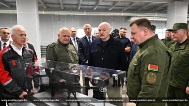 Lukașenko a primit o „armă automată belarusă” fabricată cu ajutorul echipamentelor iraniene / president.gov.by