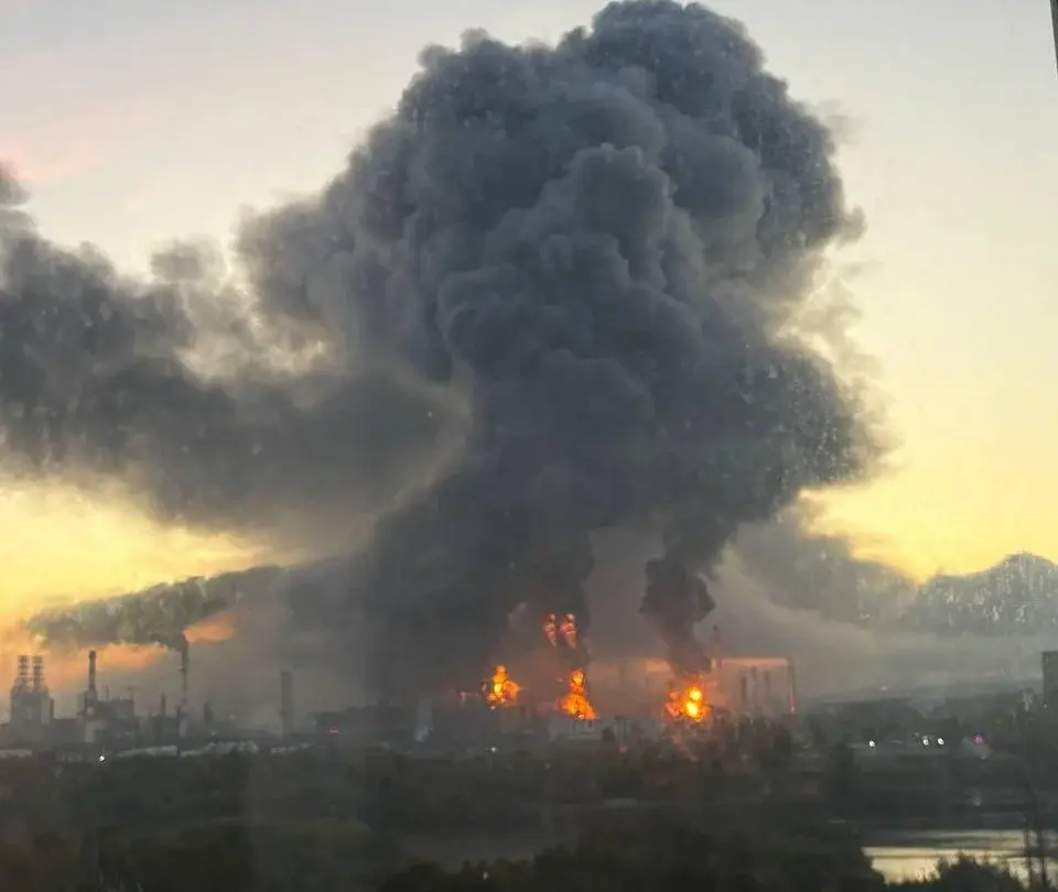 Москва подверглась массированной атаке дронов: погибли два человека, повреждена нефтяная инфраструктура / social media