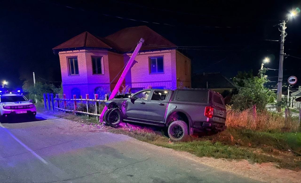 Accident la Otaci cu un vehicul al Armatei Naționale: Militarul de la volan era în stare avansată de ebrietate/moldova1