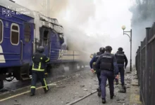 O dronă rusească a atacat un tren de pasageri la doi kilometri de granița cu Polonia / dsns.gov.ua