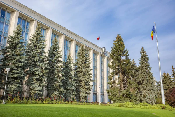 Politica bugetar-fiscală pentru 2027 a fost aprobată de Parlament în prima lectură: Opoziția critică documentul/depositphotos