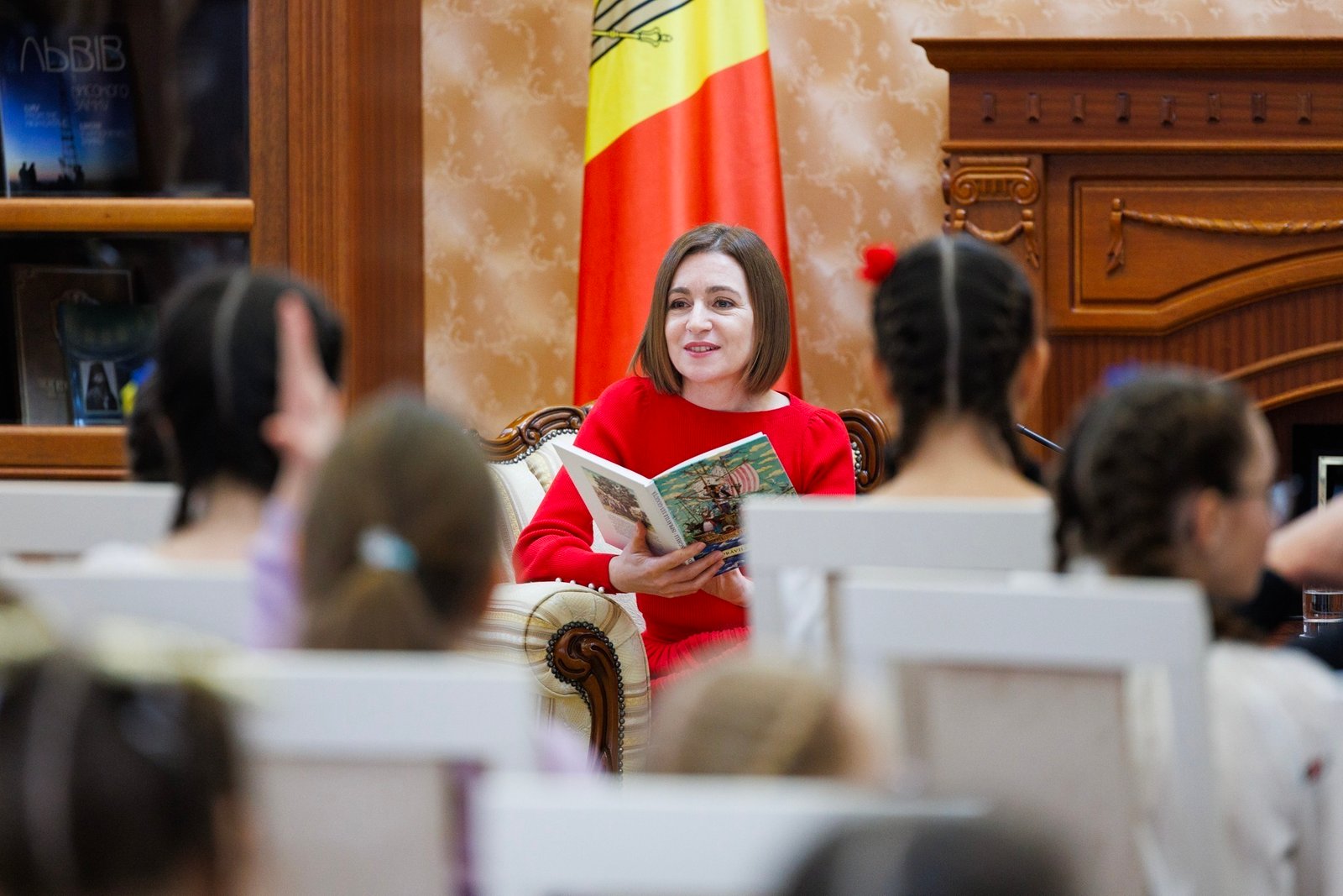 Elevii ar putea studia discursurile Maiei Sandu la ore: Un nou ghid metodic pentru profesori/novosti24.md
