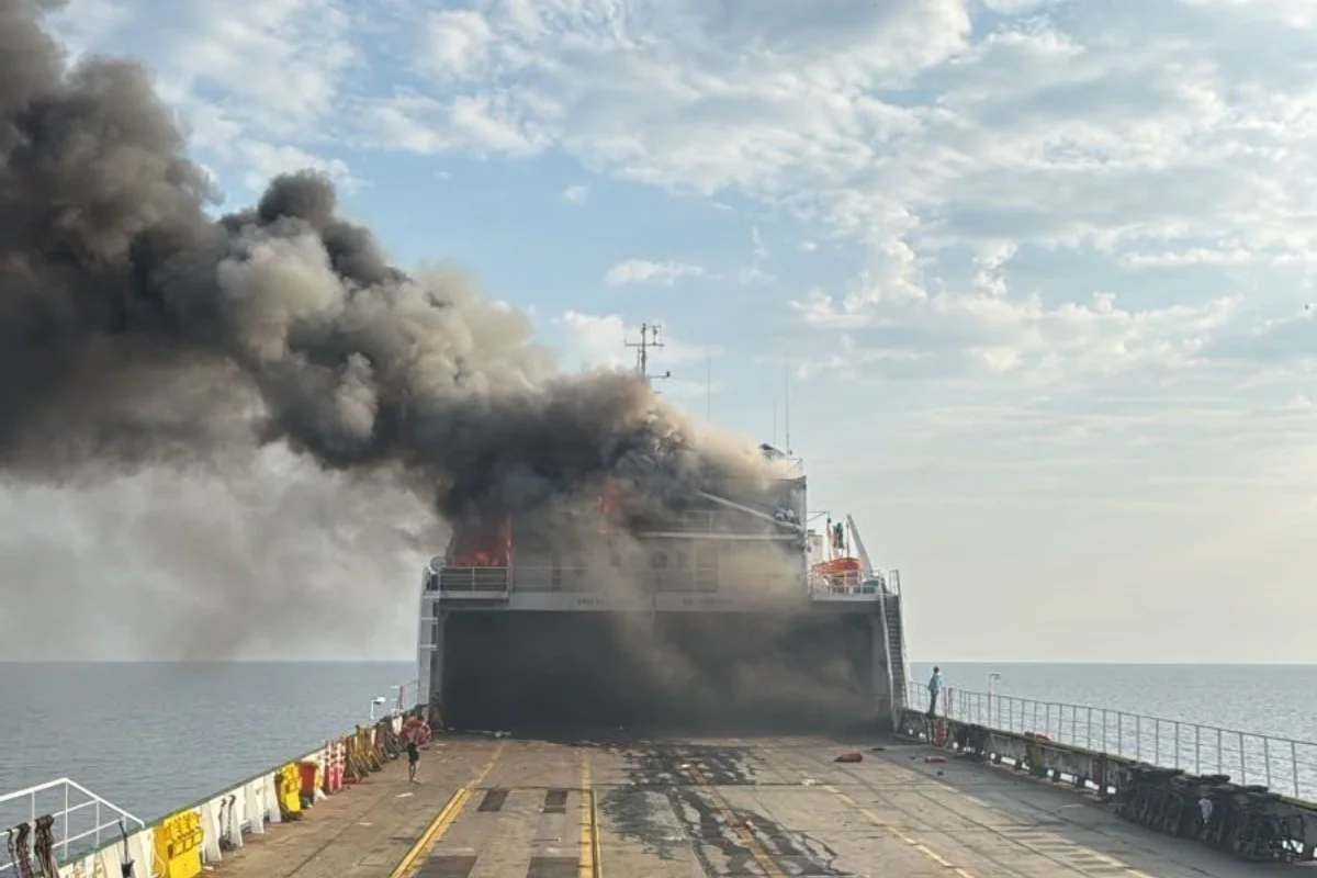 O navă turcească a fost atacată de o dronă în Marea Neagră: 13 marinari sunt dați dispăruți/oxu.az