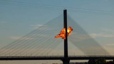 Atacurile asupra podurilor din Kiev au perturbat traficul peste Nipru: capitala se confruntă cu blocaje majore / social media