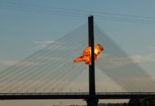 Удары по мостам в Киеве нарушили движение через Днепр: город столкнулся с масштабными перебоями / social media