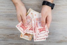Pentru majorarea salariilor bugetarilor, autoritățile vor contracta împrumuturi/depositphotos