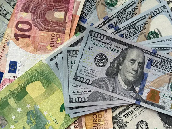 În Moldova, limita valutară va crește de la 10.000 la 100.000 de euro începând cu 20 noiembrie/depositphotos